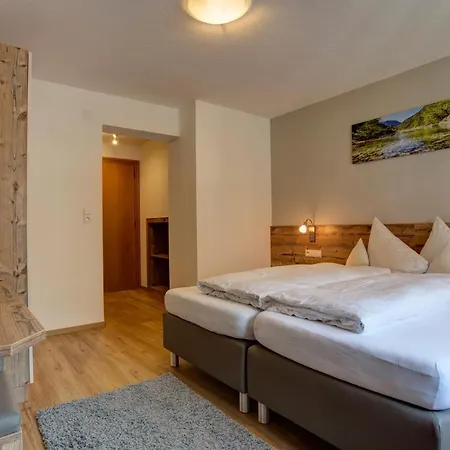 Roman Apartment *