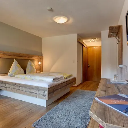 Roman * Pettneu am Arlberg